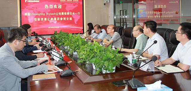 韩国中央生物株式会社社长嚴俊鎔一行专程造访北京资源j9国际站备用集团参观互换