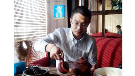 高川--湖南农大动物营养硕士
现任：饲料技术经理，进入资源各人庭，得到好多教员的援手，也越发分了然自己的地位和方向。以前人生的各种经历，在此时才发现它的价值。